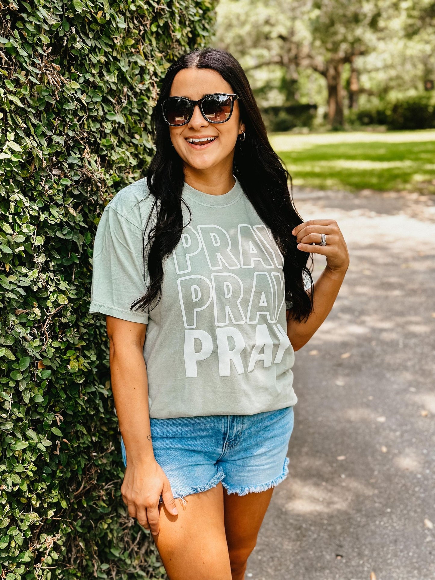 Pray Outline Stacked Puff Tee