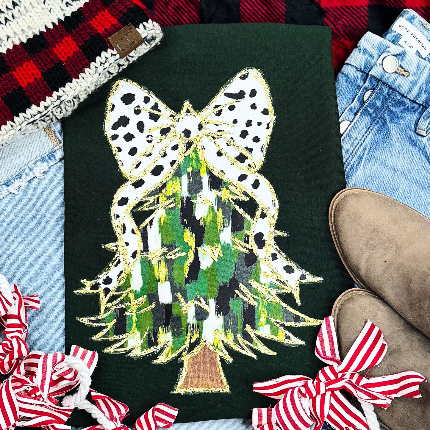 Brushstroke Green/Black/White Tree With Dot Bow Forest Everyday Tee