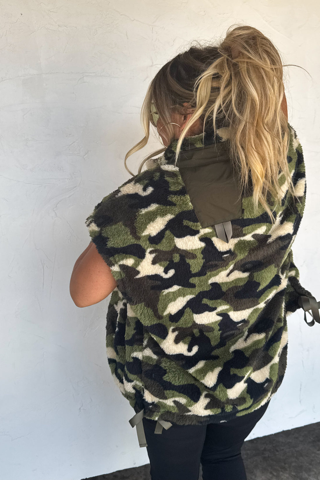 PREORDER- LINDEN SHERPA VEST JACKET