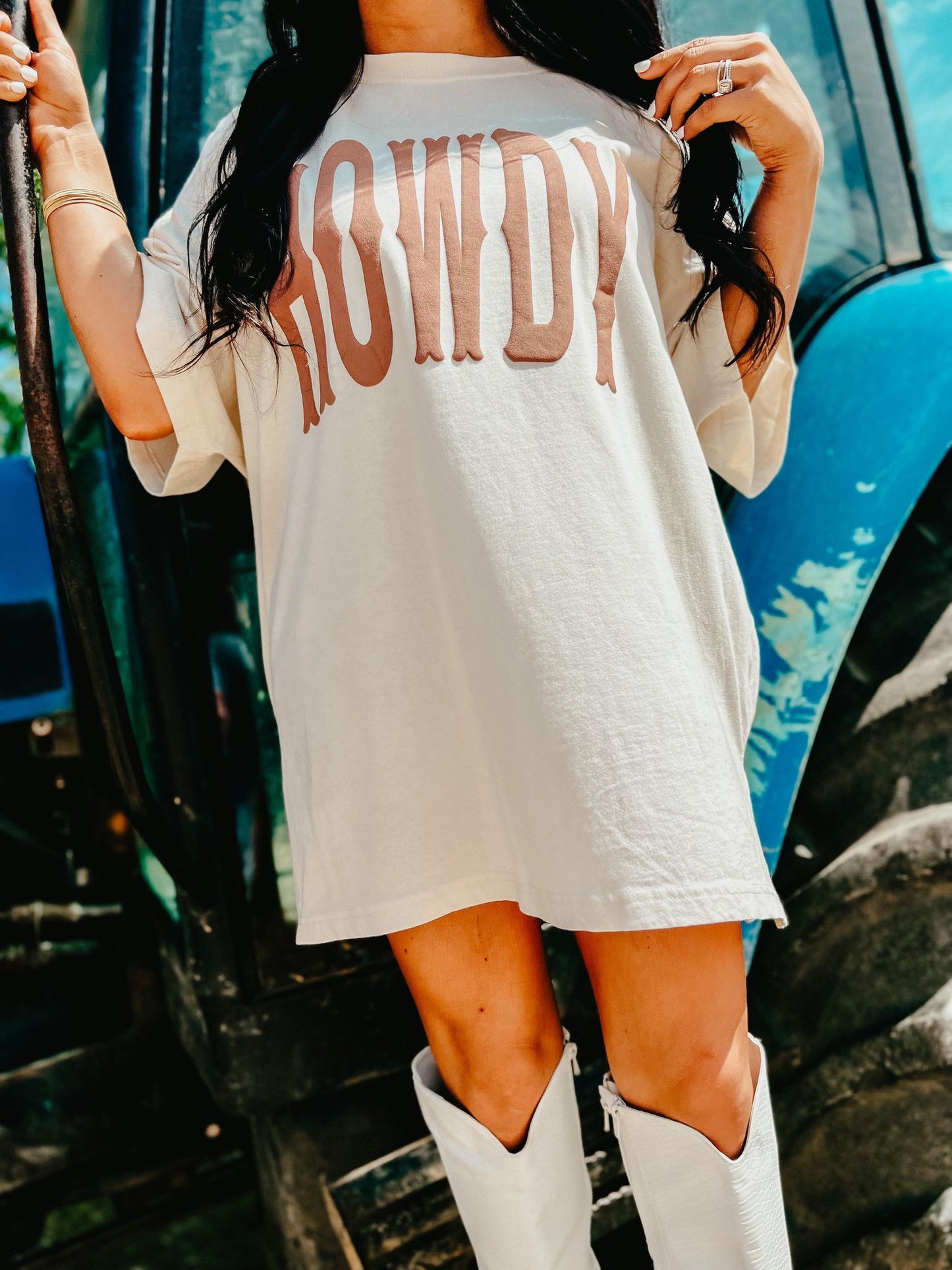 Howdy Western Font Puff One Size Tee